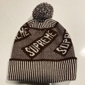 Supreme banner beanie with pom